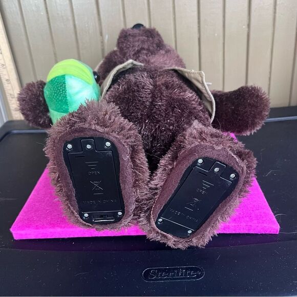 Gund Boris & Fish Animated Singing Bear 2008
Batteries included NWT - Picture 9 of 11